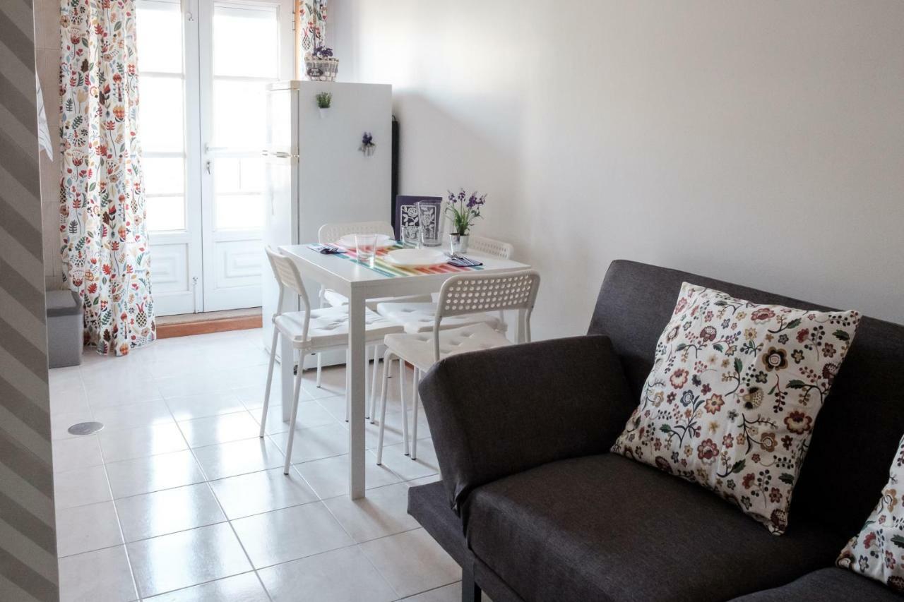 Apartment With Balcony In The Square Porto Dış mekan fotoğraf